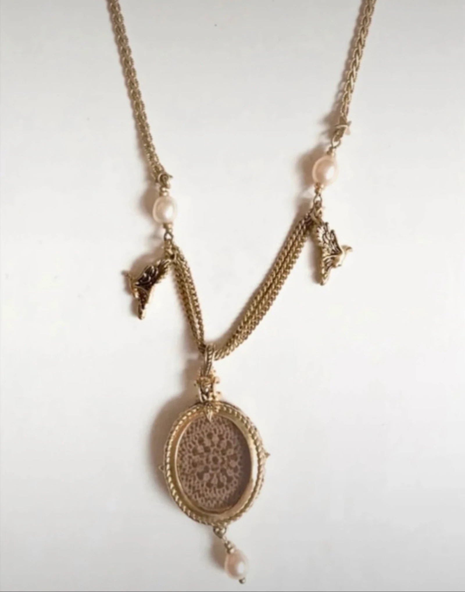 Collier dore satellite 